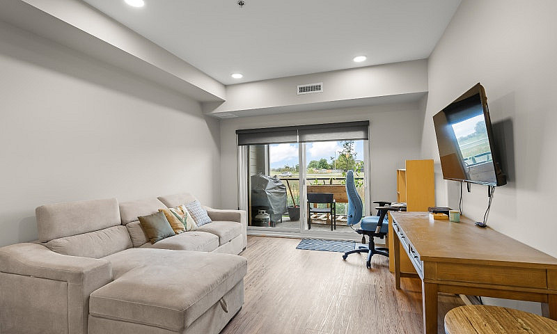 Bright 1Bdrm 1Bth Co...