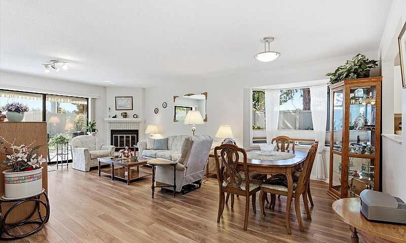 End Unit Townhouse I...