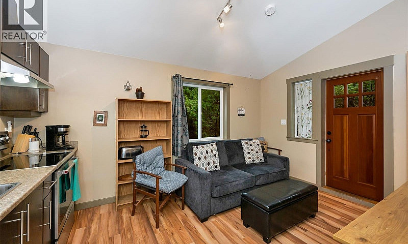 10 6574 Baird Rd Por...