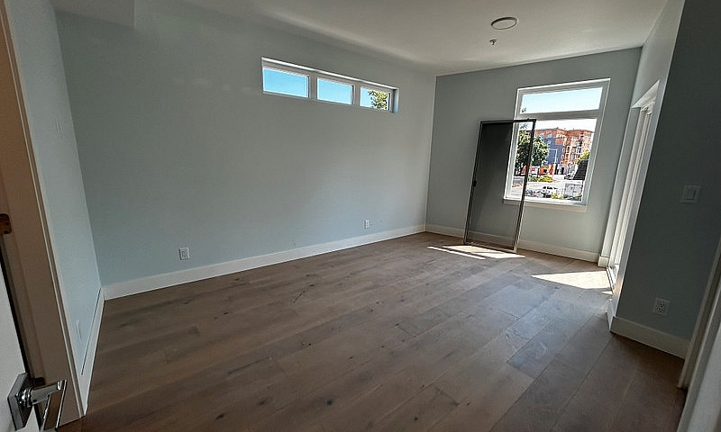 2 Bedroom Plus Den A...