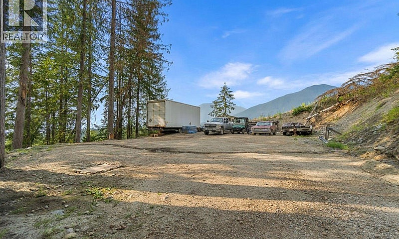 760 Kangaroo Trail N...