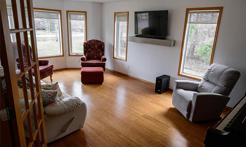 4-Bed Country Home O...