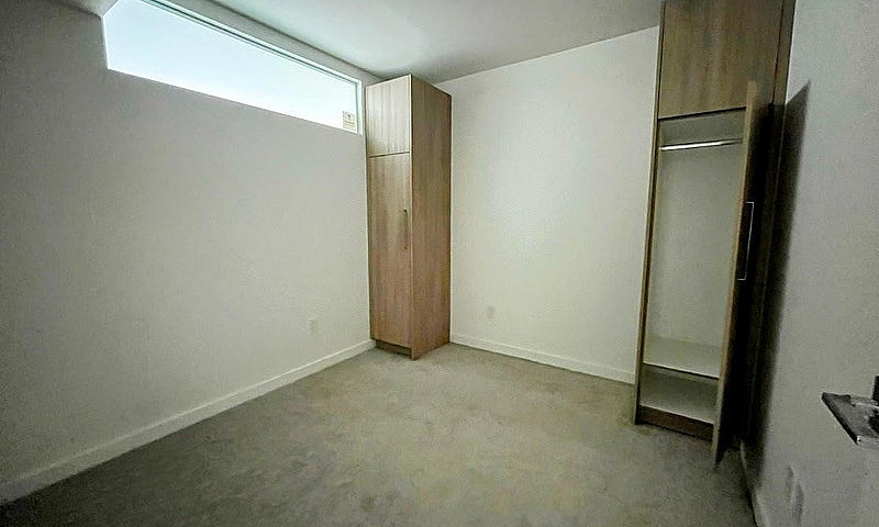 806 13350 Central Av...