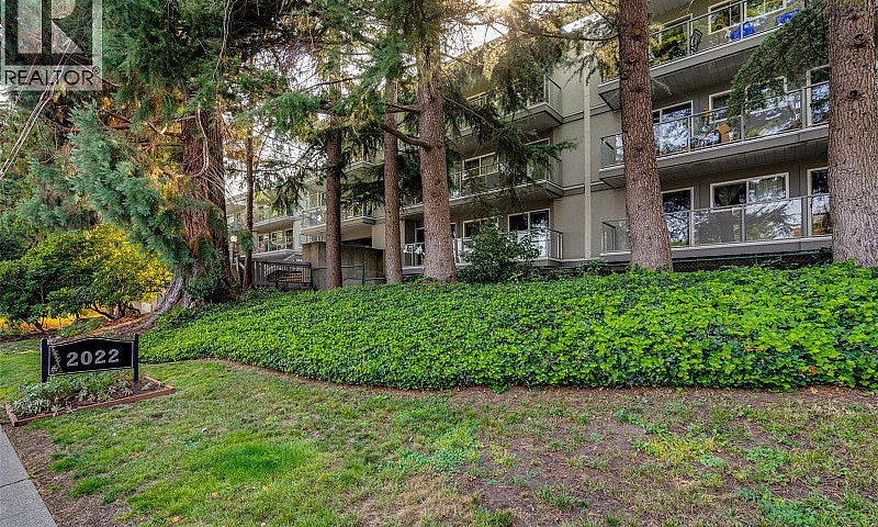 206 2022 Foul Bay Rd...