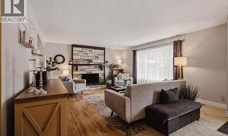 1025 Pigeon Avenue W...