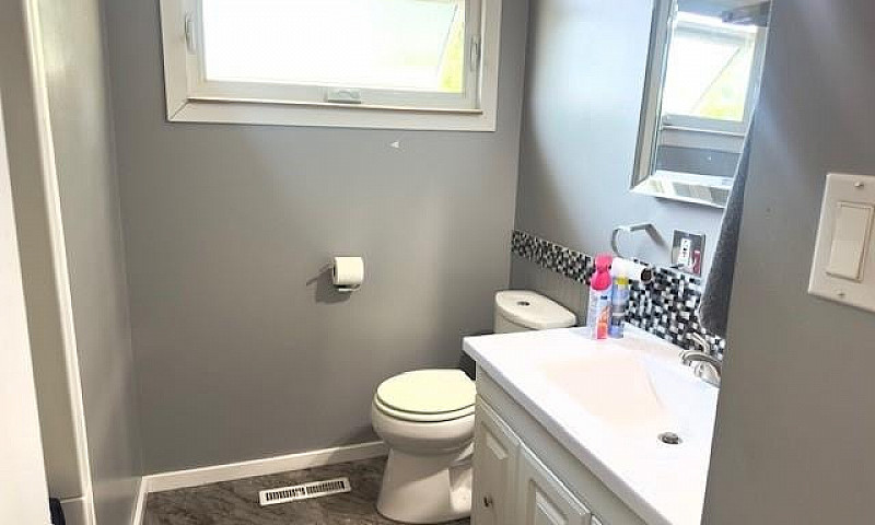 *New Listing* 8921 -...