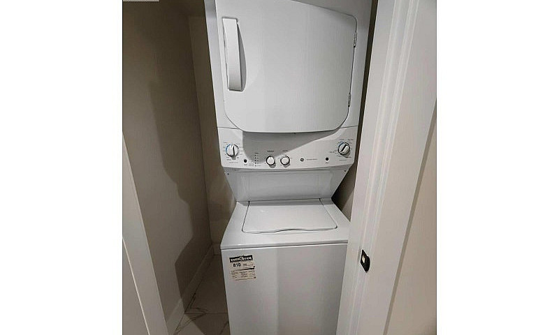 Bachelor Suite 16Xx ...