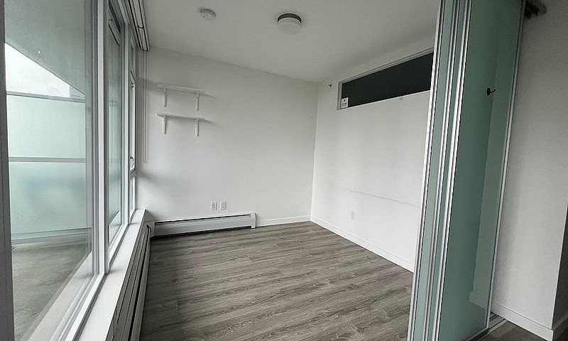 806 13350 Central Av...