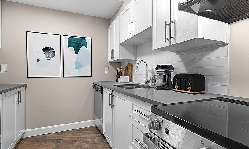Apartment For Rent: ...