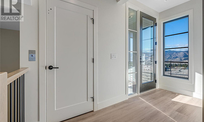 1100 Antler Drive Un...