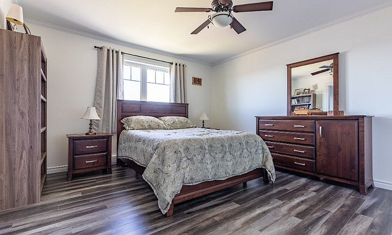 Just Listed With Apa...