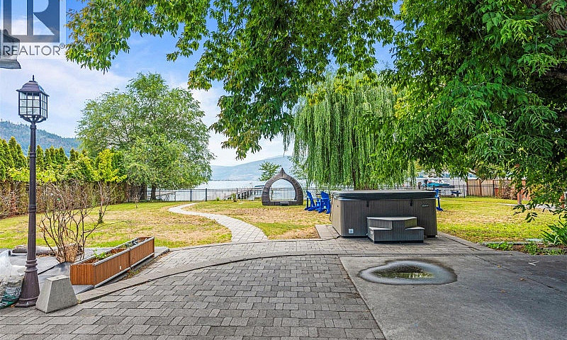 2640 Lakeshore Road ...