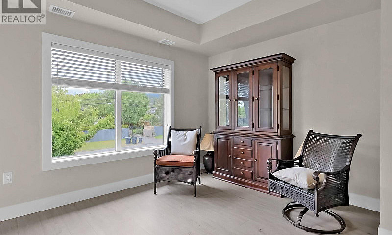4380 Lakeshore Road ...