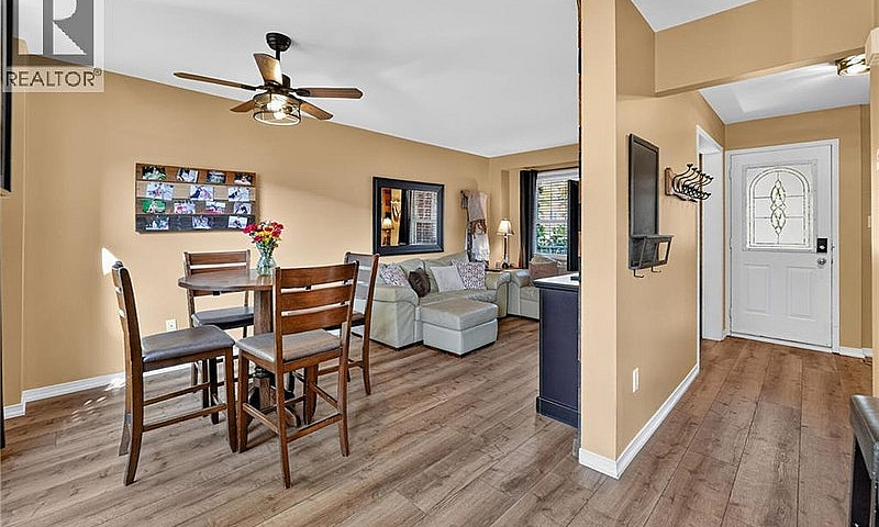 11 Hedge Lawn Drive ...