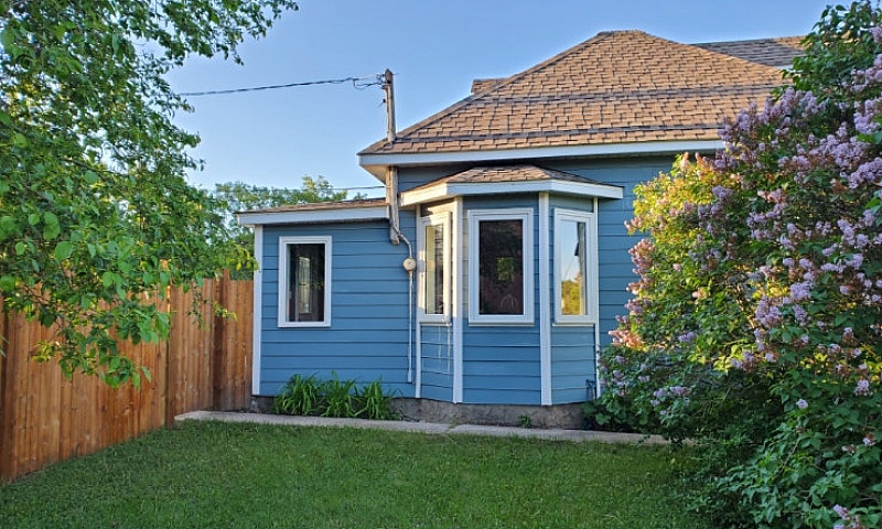 Cottage Style Home F...