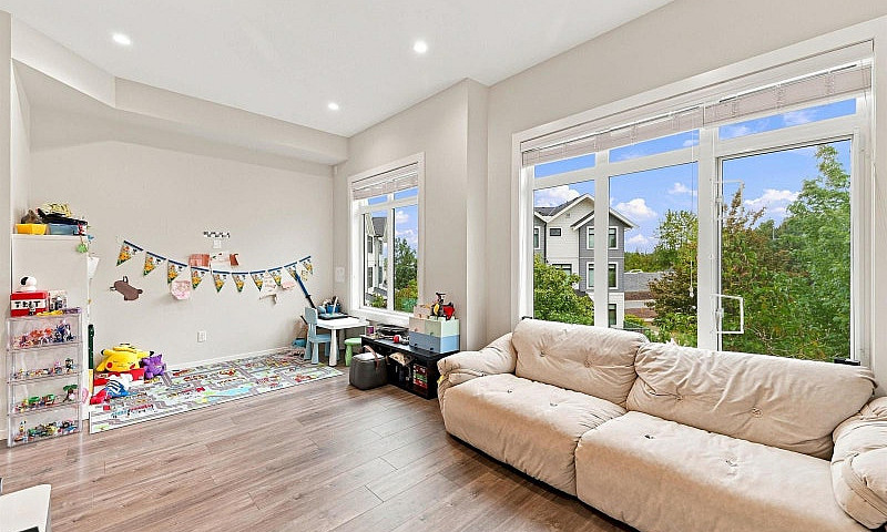 17557 100 Avenue Sur...