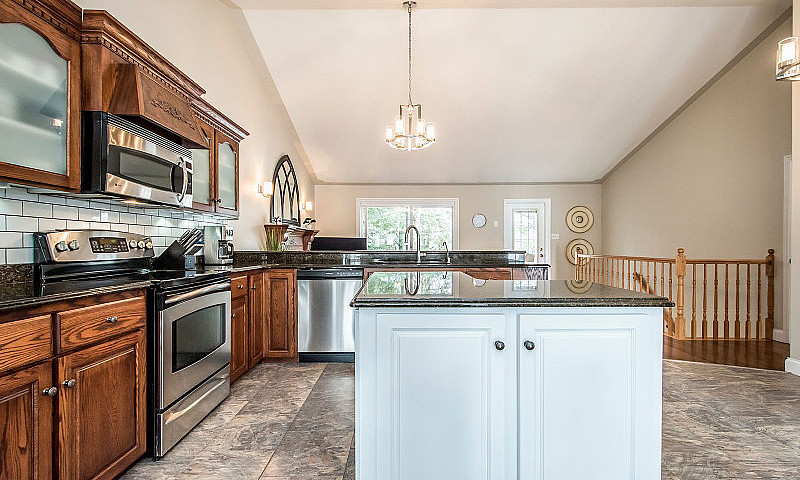 5 Bedroom Lakefront ...