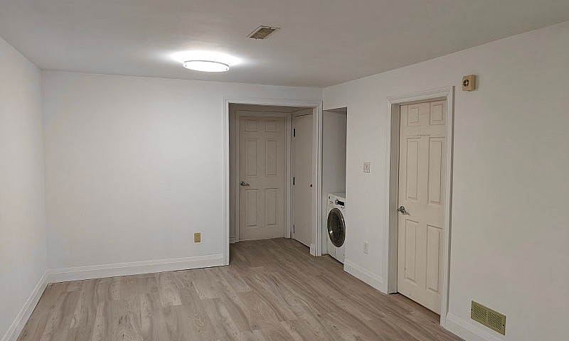Spacious Walk-Up Bas...