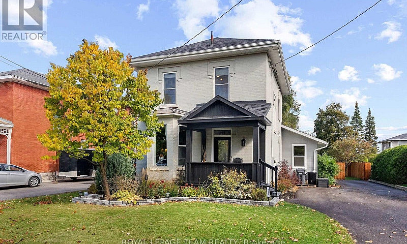 729 Raglan Street S ...