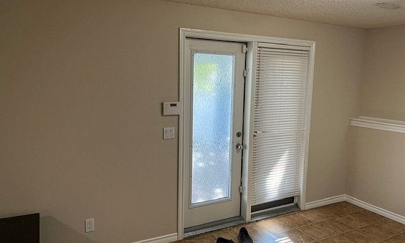 Cozy One Bedroom Wal...