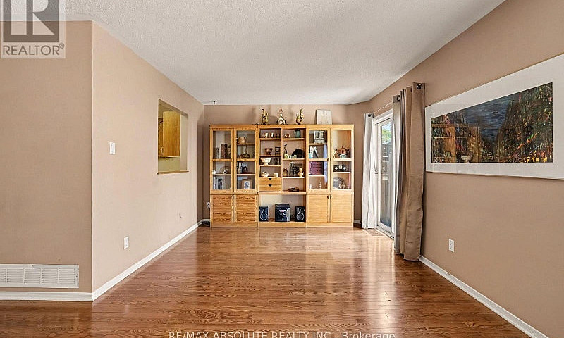 42 Roblyn Way Ottawa...