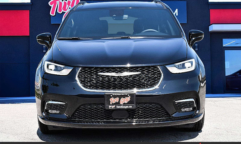 2025 Chrysler Pacifi...