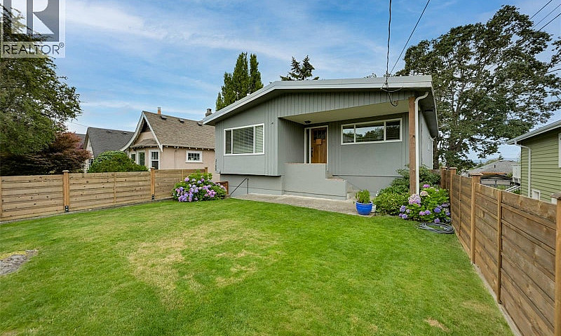 3128 Quadra St Victo...