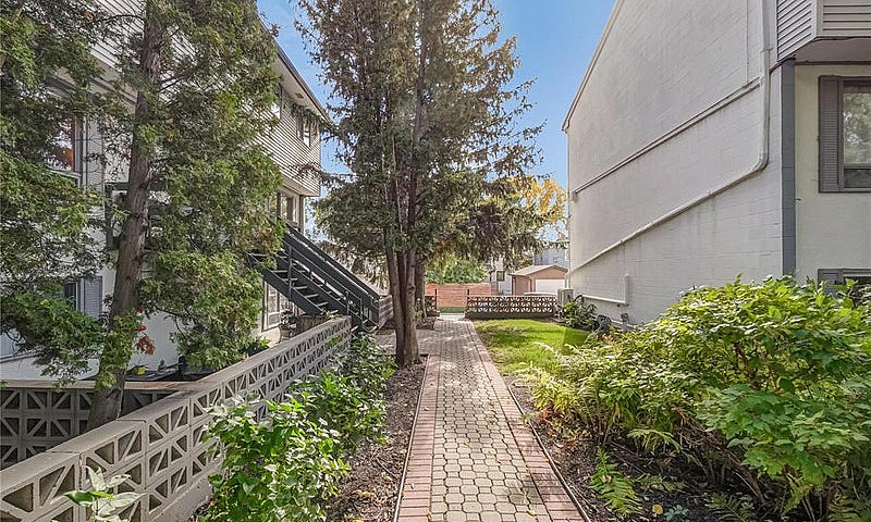 5 1120 Dorchester Av...