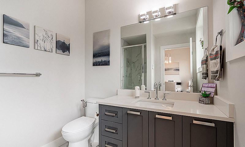 3Bd/3 Full Bath Town...