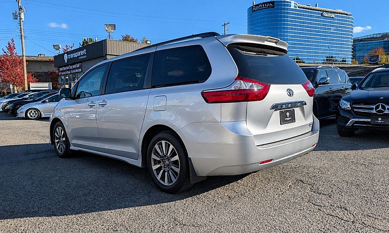 2020 Toyota Sienna X...