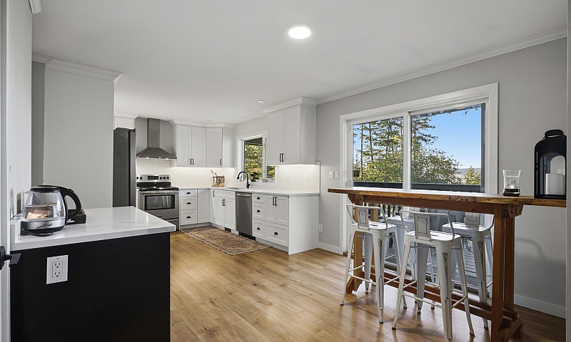 523 Tamarack Road, W...
