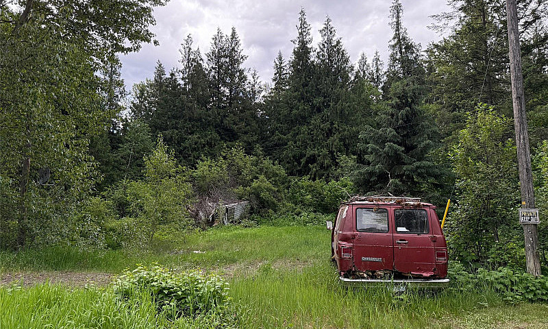 Mid Size Acreage Wit...
