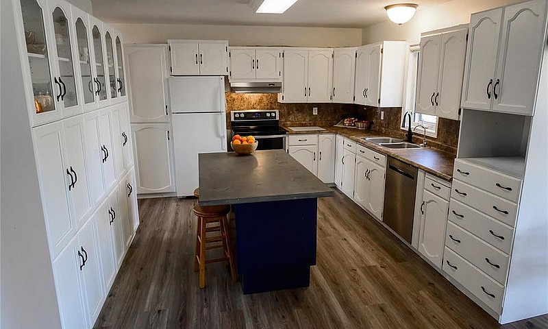 4-Bed Country Home O...