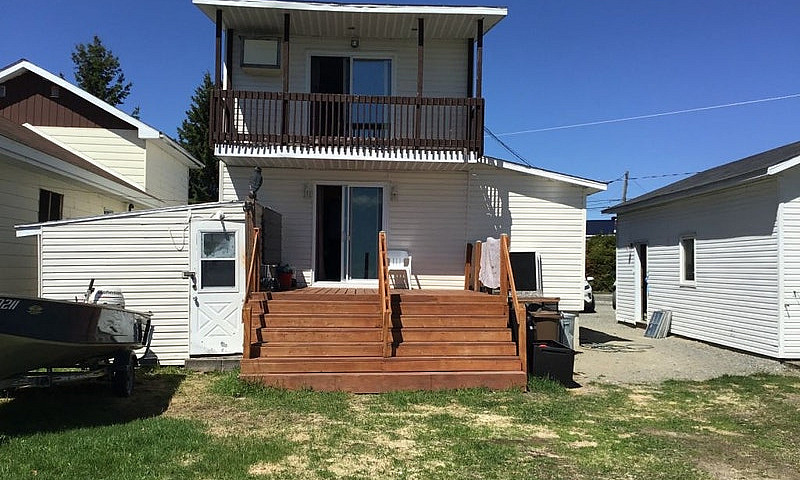 $369,000 - 1 1/2 Sto...