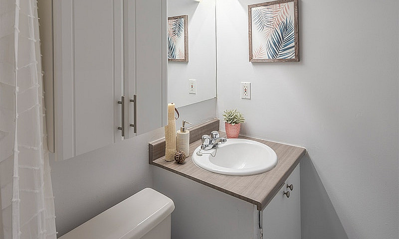 Apartment For Rent: ...