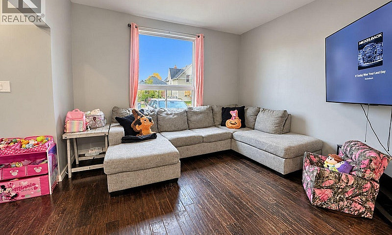 128 Bethune Street T...