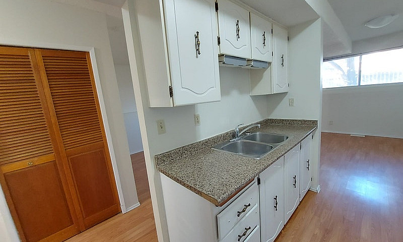 3 Bedroom 4-Plex Loc...