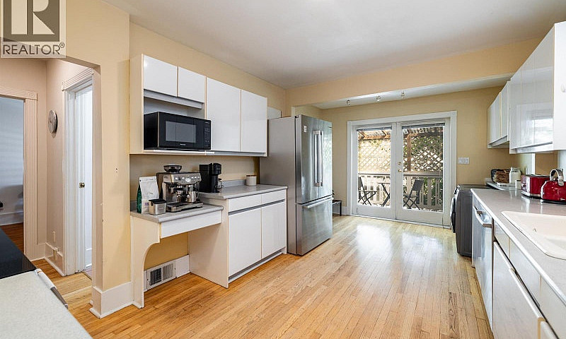 4343 11Th Avenue Van...