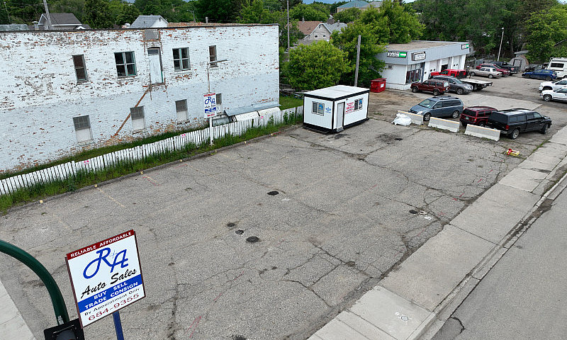 401 Lillooet St W Mo...