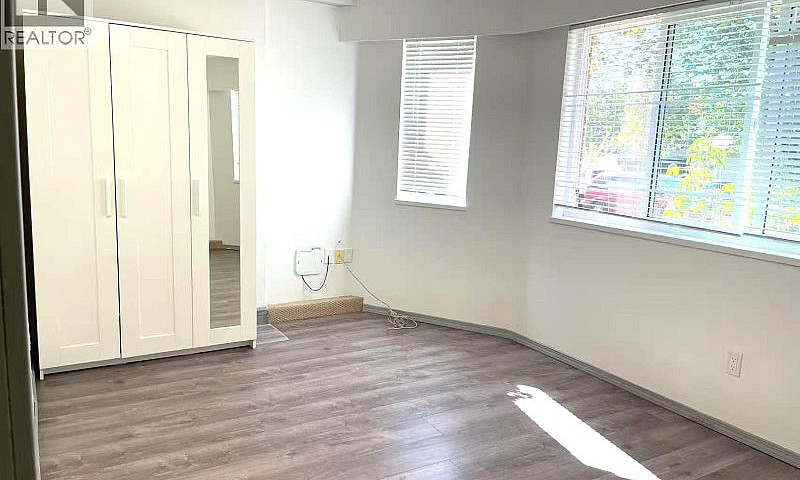 33 W Woodstock Avenu...