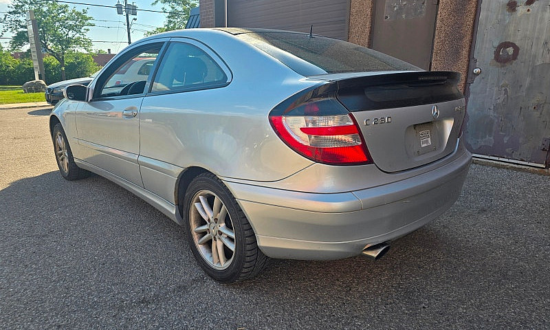 2005 Mercedes Benz C...