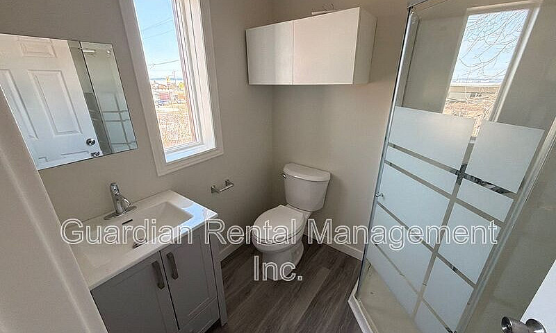 Upper-Level 1 Bed, 1...