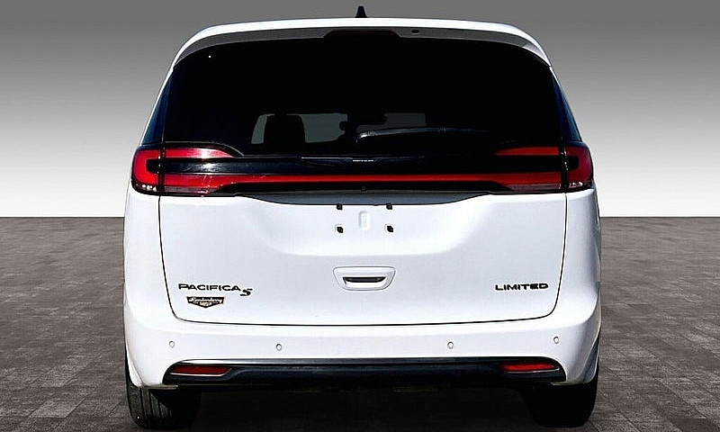 2025 Chrysler Pacifi...
