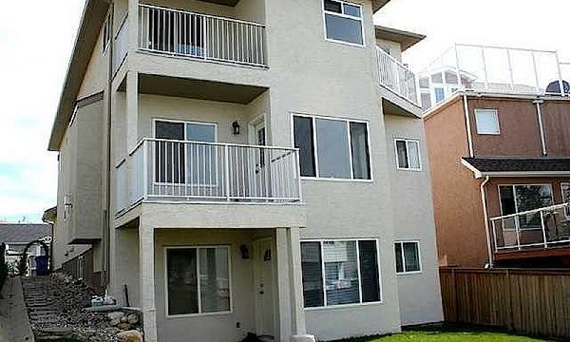 Bright & Spacious 3-...