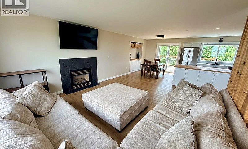 1037 Paradise Valley...