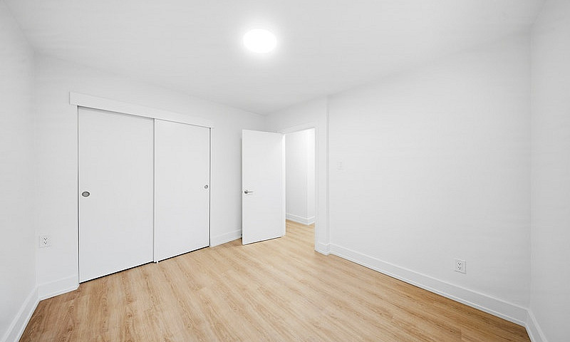 Gorgeous 2 Bedroom E...