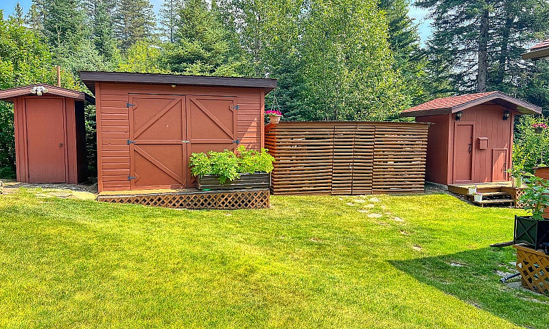 Cottage For Sale - D...