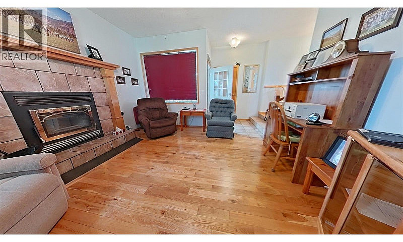 915 Huscroft Rd Stre...