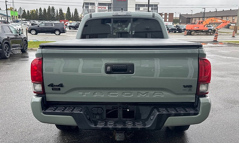 2022 Toyota Tacoma O...