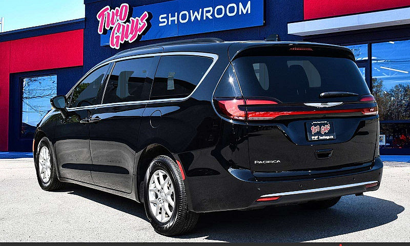 2025 Chrysler Pacifi...
